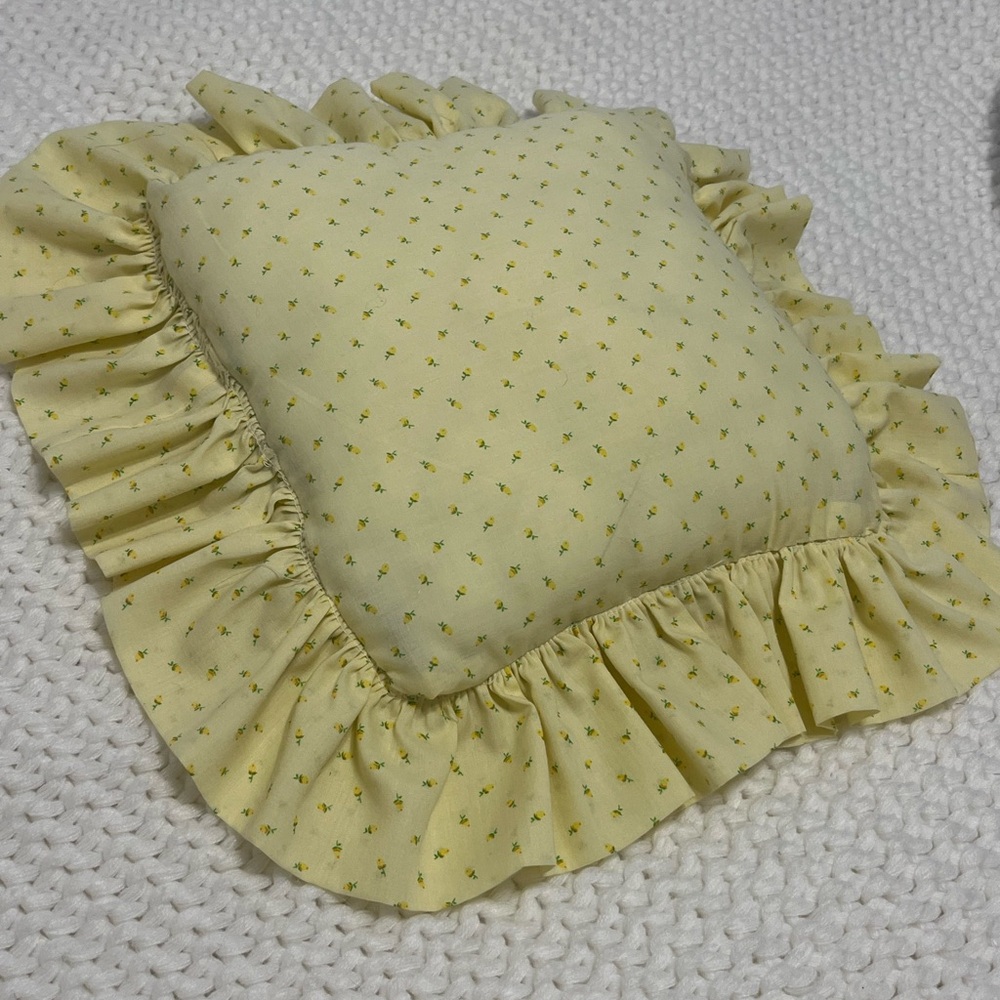 Vintage Yellow Ruffled Pillow 💛